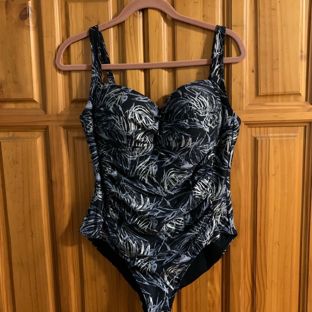 Bondi Nip/Tuck Australian Palm Print One Piece Swimsuit, Size 16 XL